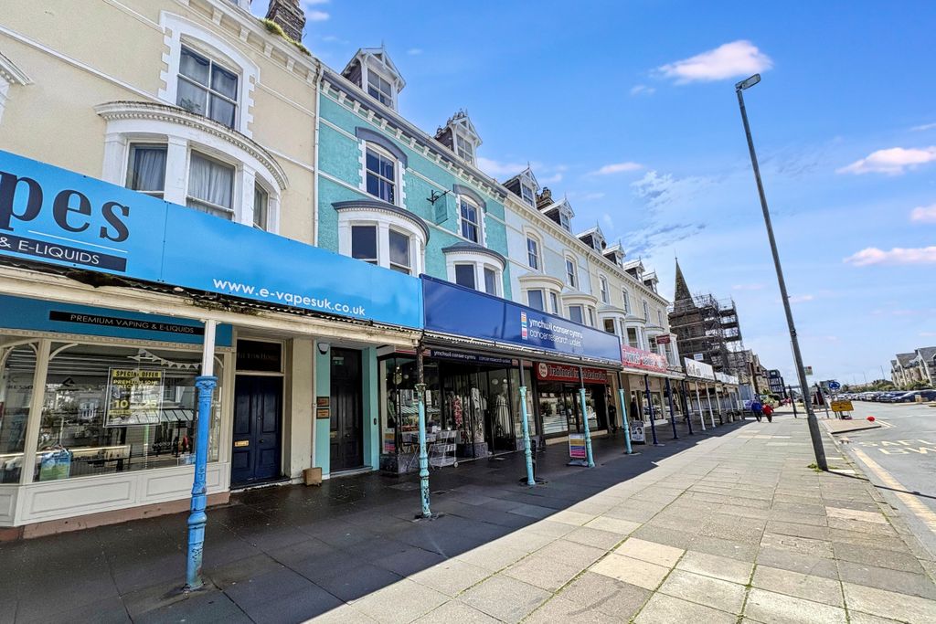 Property photo 2 of 3 Knightsbridge House, 11 Gloddaeth Street, Llandudno, Ll30 2Dd