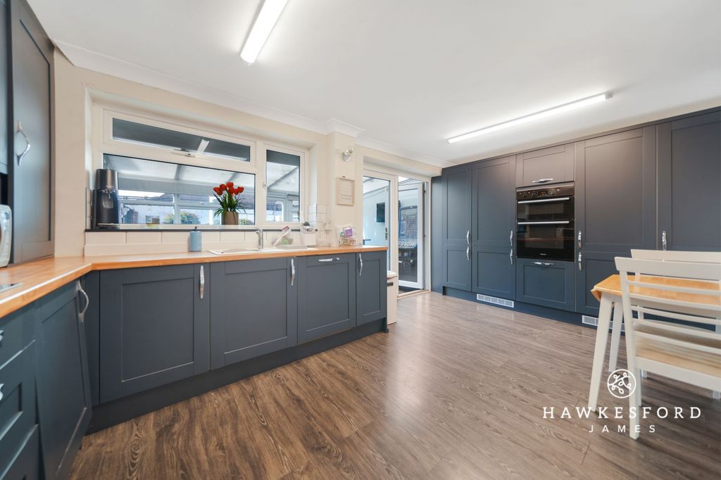 Property photo 3 of 15 Westerham Road - Kitchen