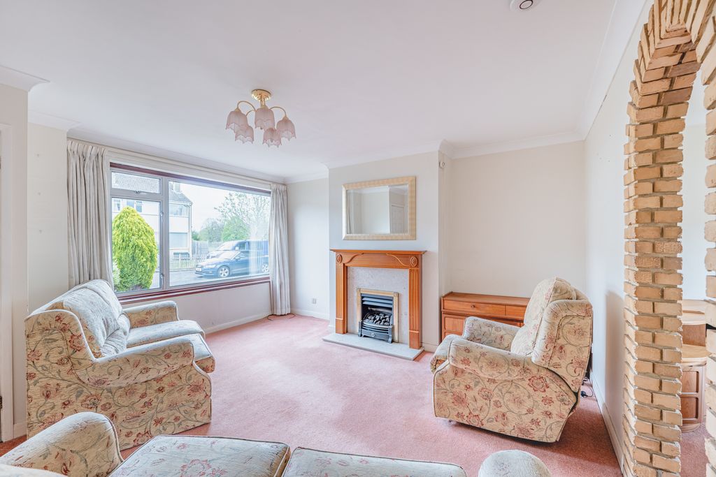 Property photo 3 of 16 Front Reception