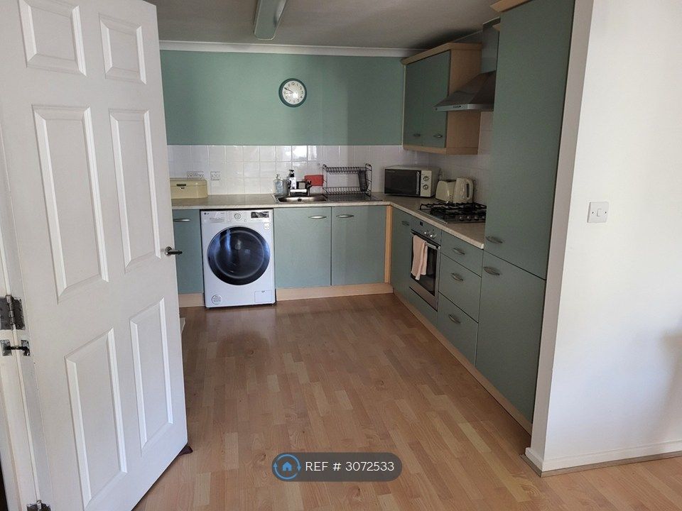 Property photo 3 of 8 Kitchen