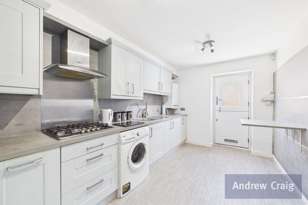 Property photo 3 of 13 Kitchen