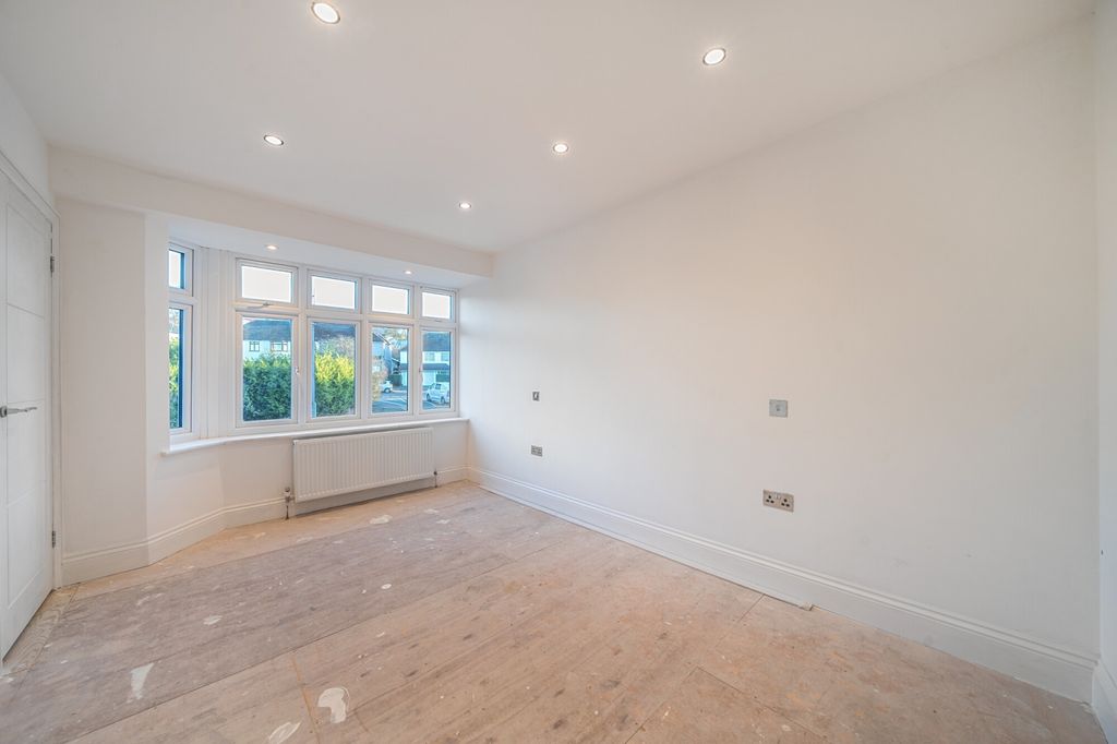 Property photo 2 of 20 1382629-6-6920925...