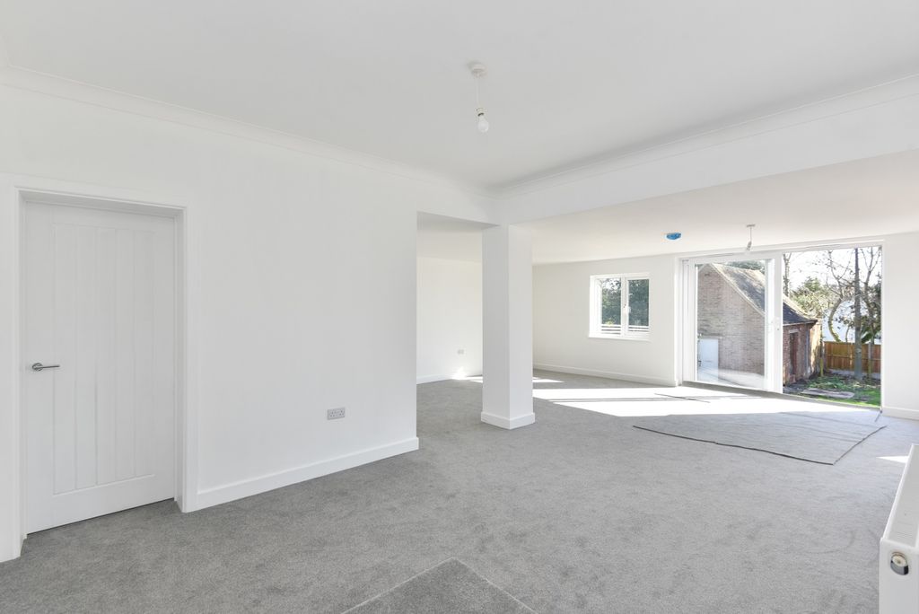 Property photo 3 of 22 4911895