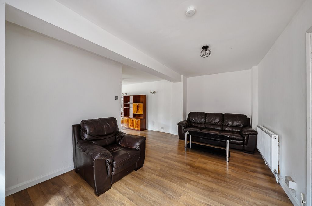 Property photo 3 of 14 1-6A88E49353A41-1...