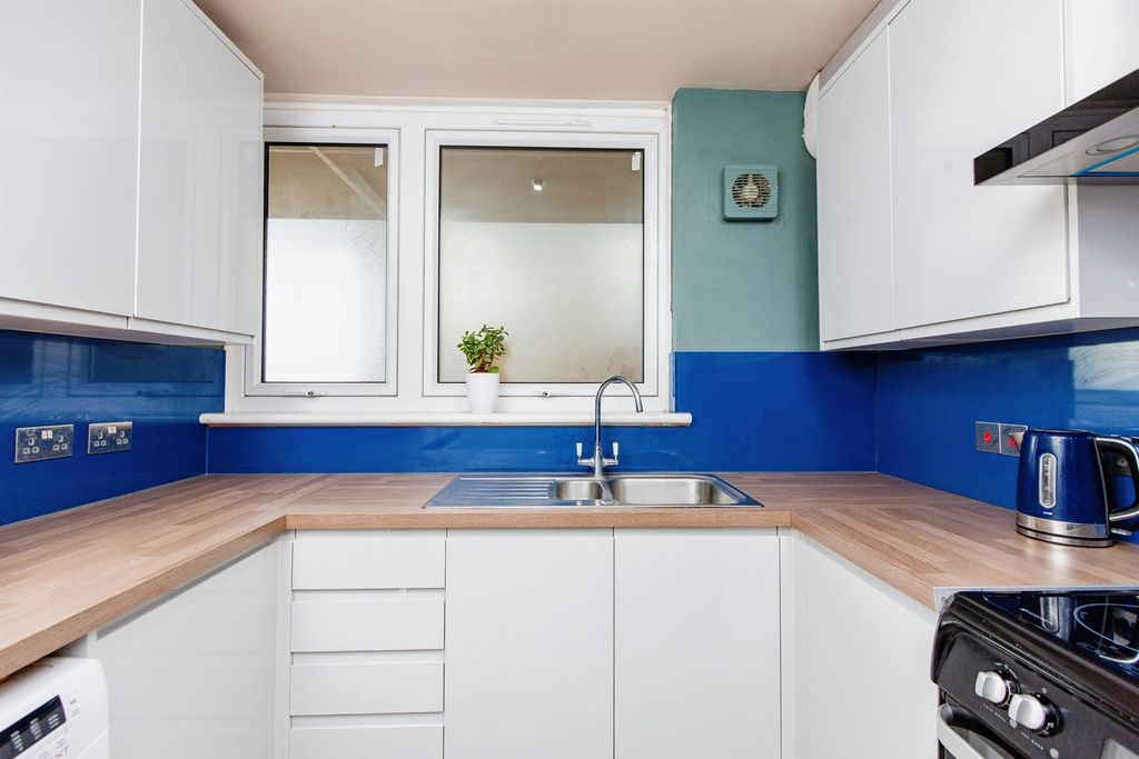 Property photo 2 of 14 Kitchen