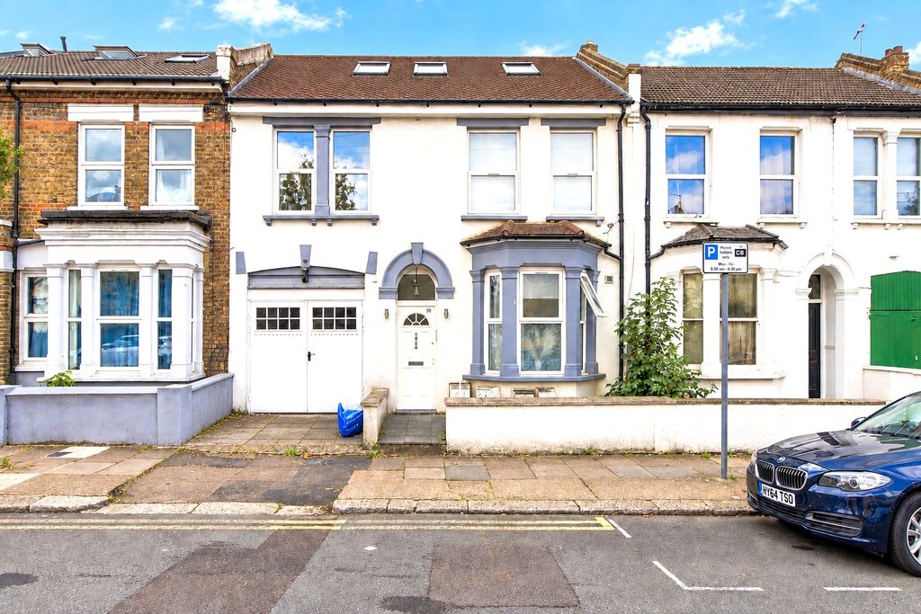 Property photo 3 of 11
