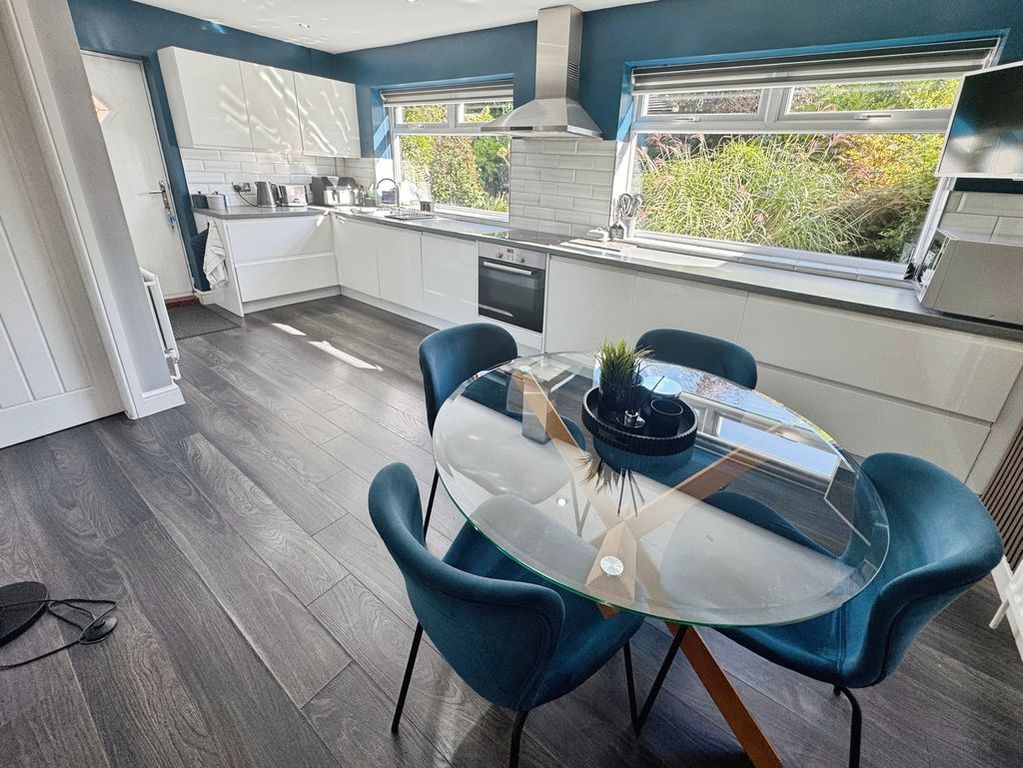 Property photo 3 of 23 Dining Kitchen