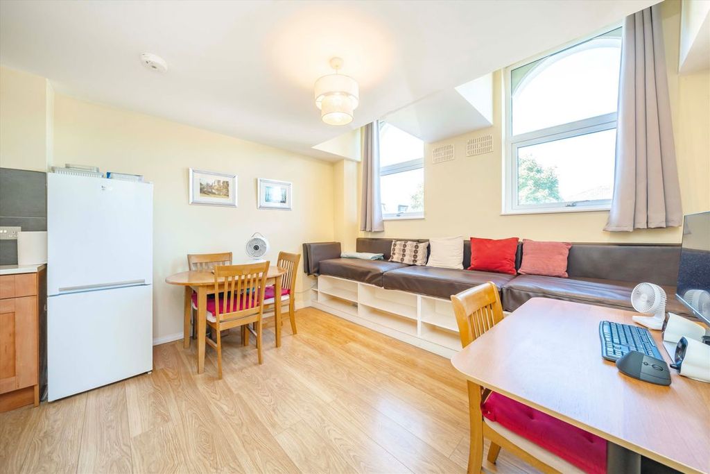 Property photo 2 of 5