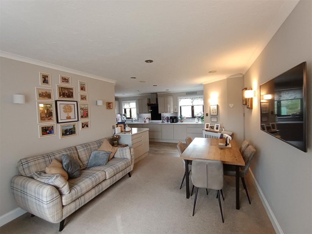 Property photo 2 of 34 Lounge/Diner/Kitchen