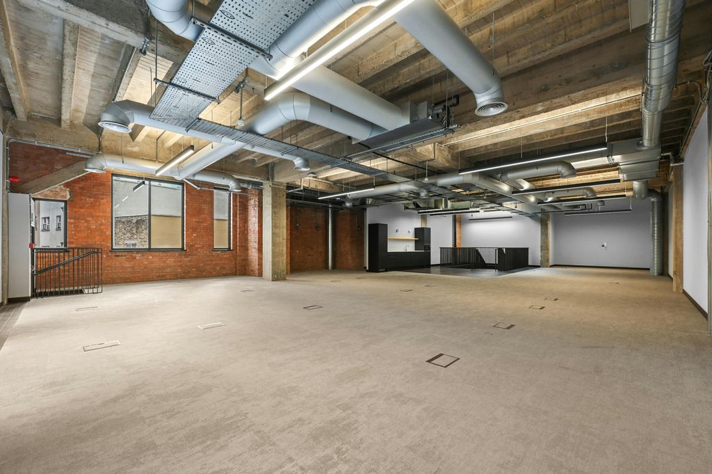 Property photo 2 of 12 Office