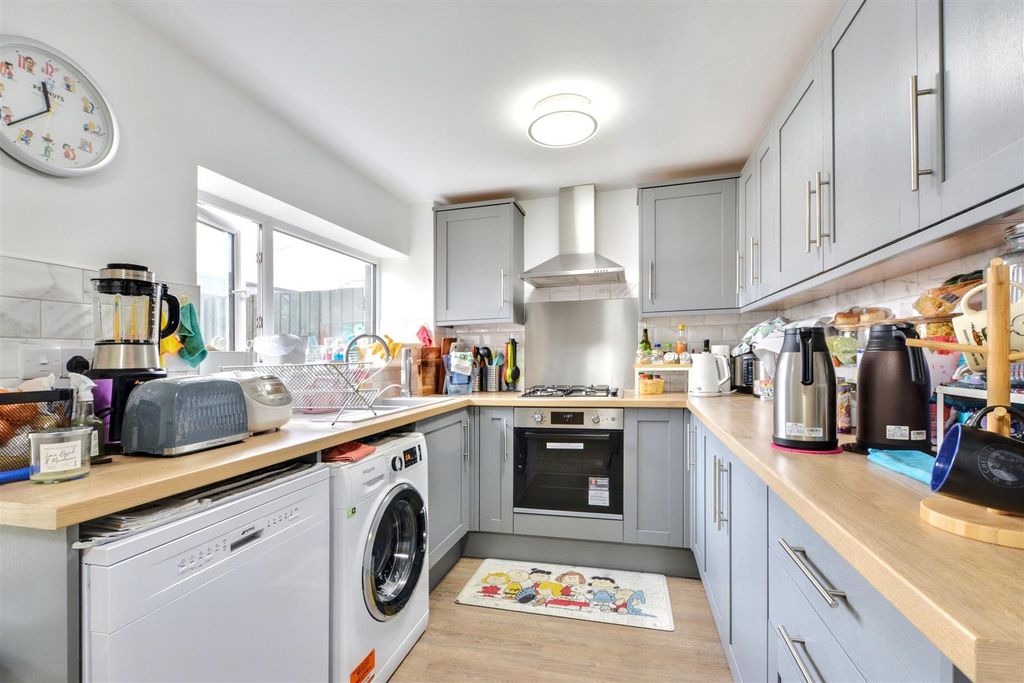 Property photo 3 of 16 Kitchen