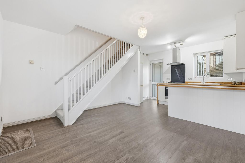 Property photo 3 of 19 Kitchen