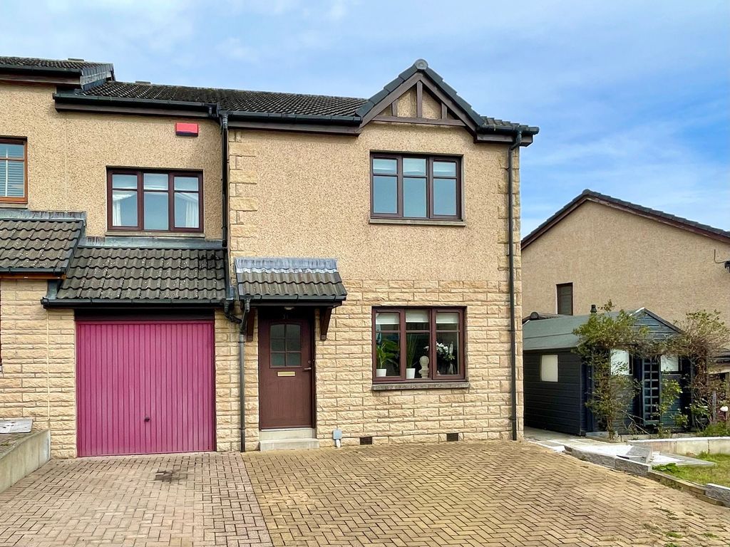 Property photo 1 of 28