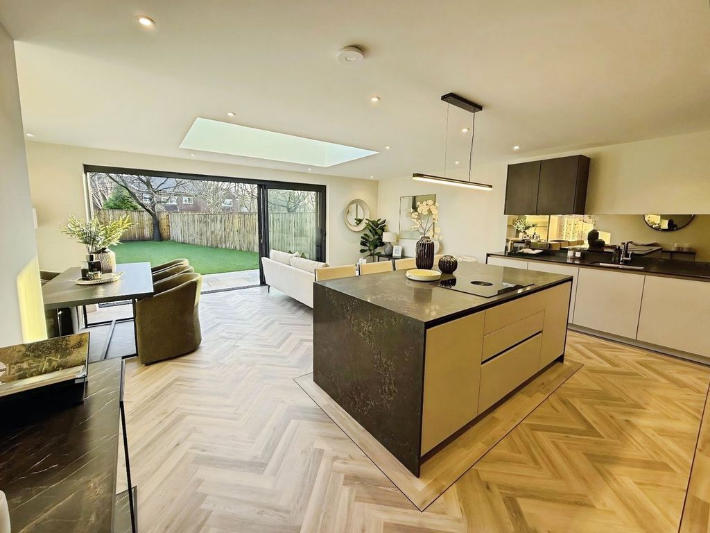 Property photo 2 of 58 Picture No. 95