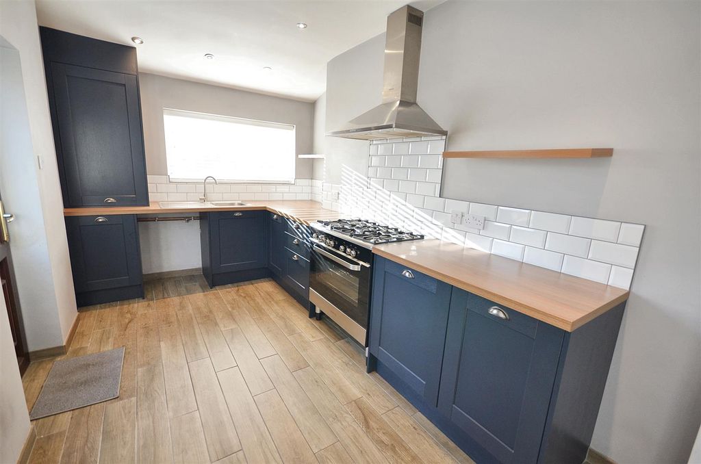 Property photo 2 of 15 Breakfast Kitchen
