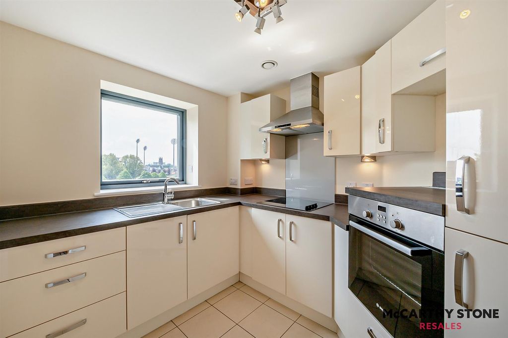 Property photo 2 of 20 Kitchen: