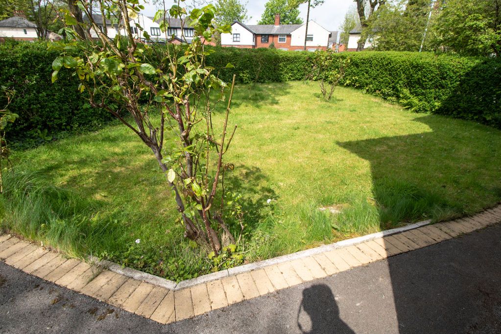 Property photo 2 of 14 Front Garden
