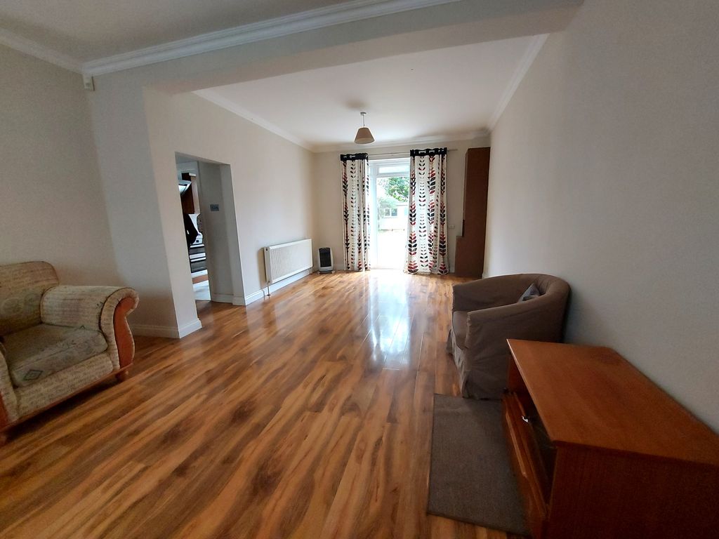 Property photo 3 of 9 Gallery