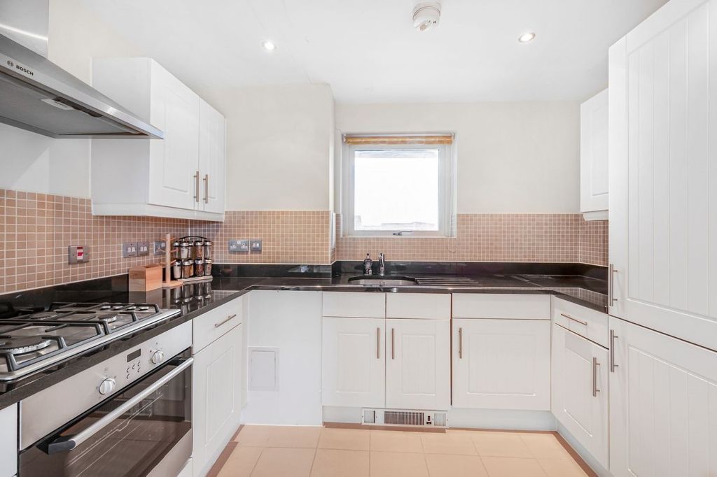 Property photo 3 of 10 Kitchen