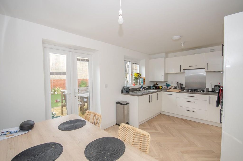 Property photo 3 of 18 Kitchen.Jpg