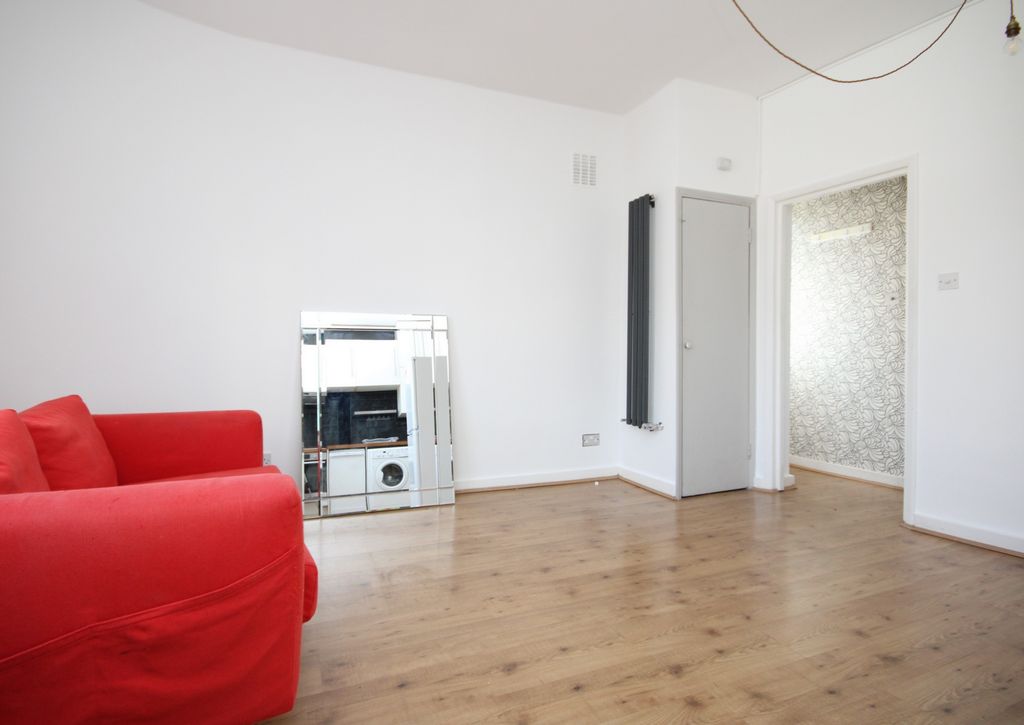 Property photo 3 of 8 Reception