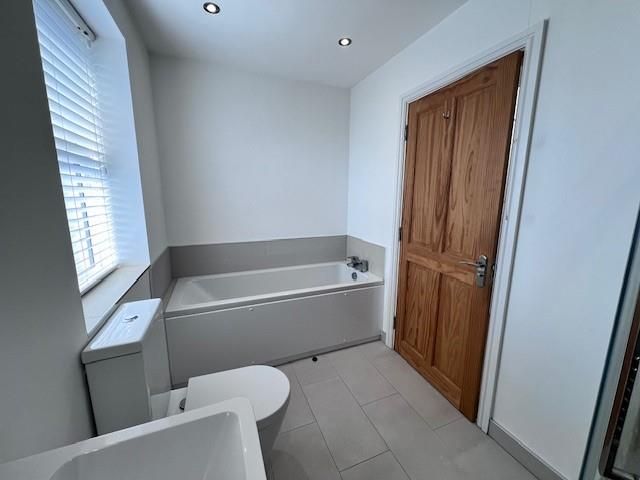 Property photo 2 of 16 71A Victoria Street Bathroom.Jpg