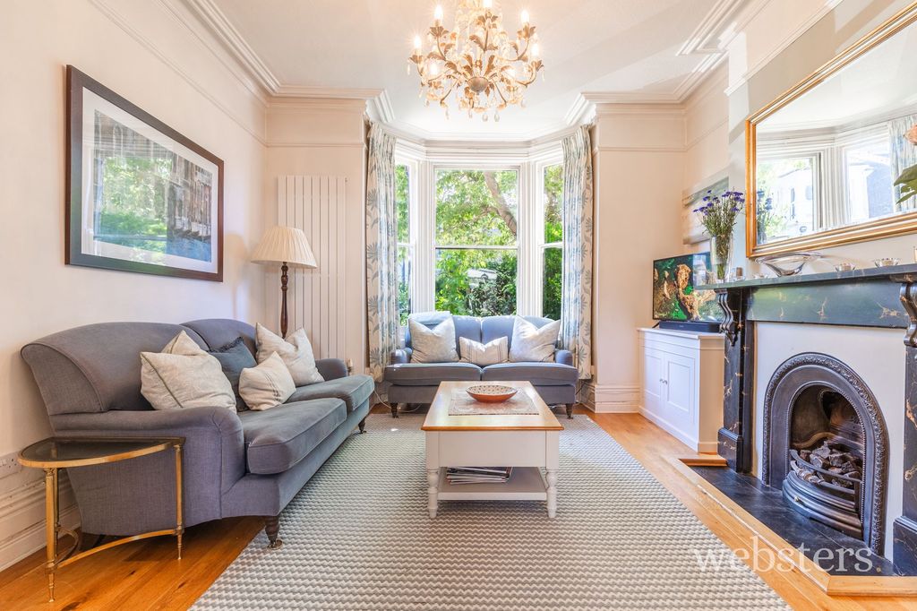 Property photo 3 of 25