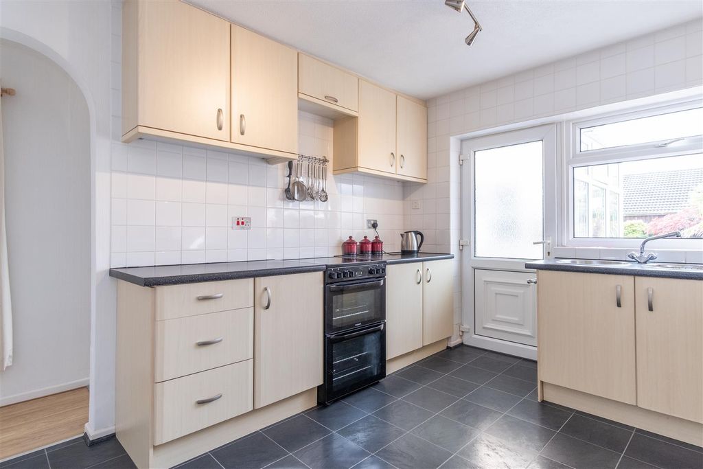 Property photo 3 of 19 Kitchen