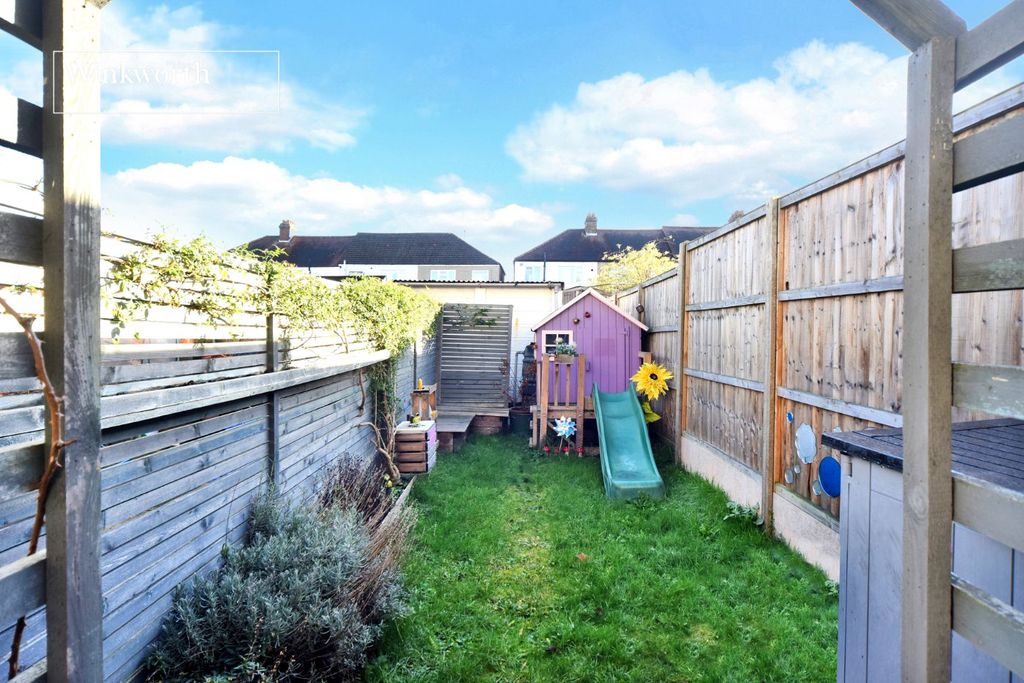 Property photo 2 of 10 Picture No. 12