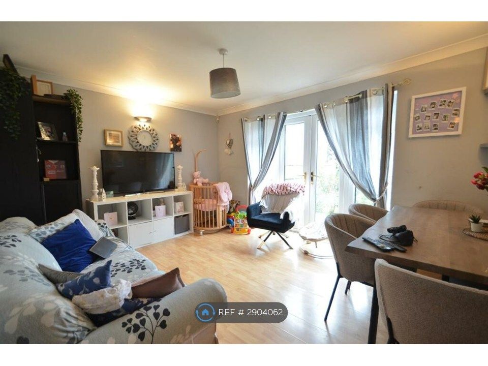Property photo 3 of 10 Living