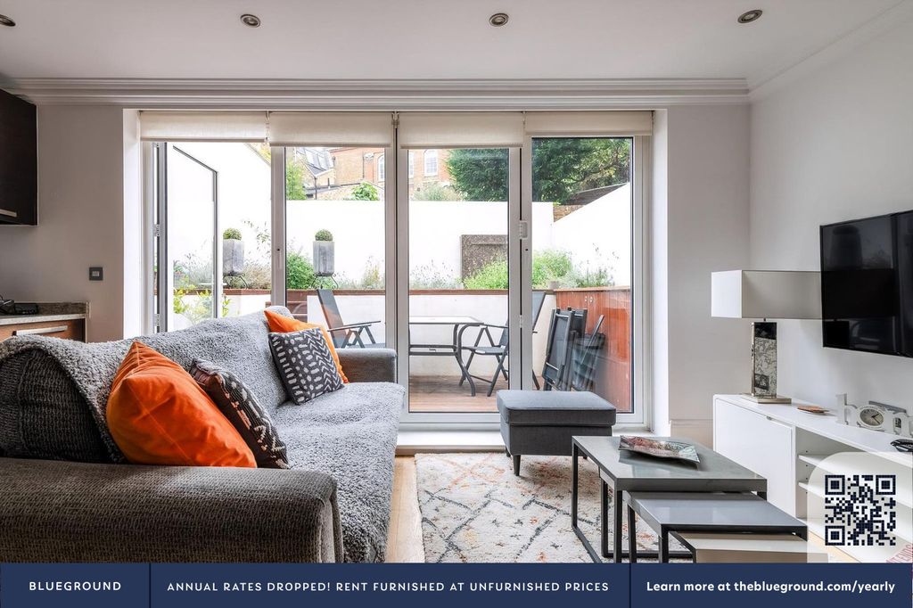 Property photo 3 of 24 Living Room