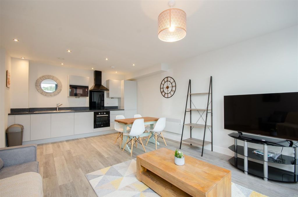 Property photo 2 of 6 Uf_Hqbpjj0Gd500Xvcuxia.Png