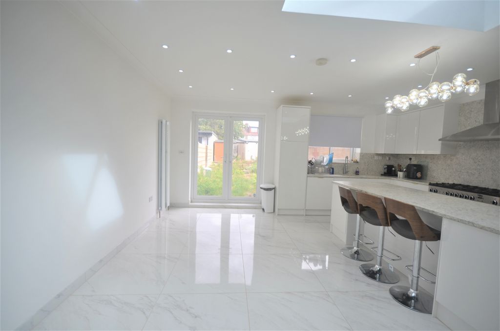 Property photo 3 of 15 Gallery