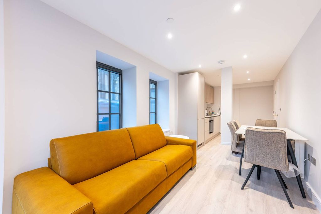 Property photo 3 of 10