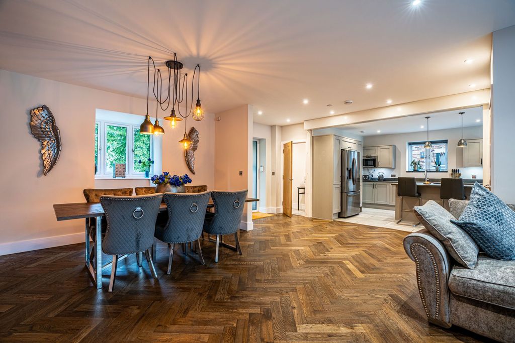 Property photo 3 of 39