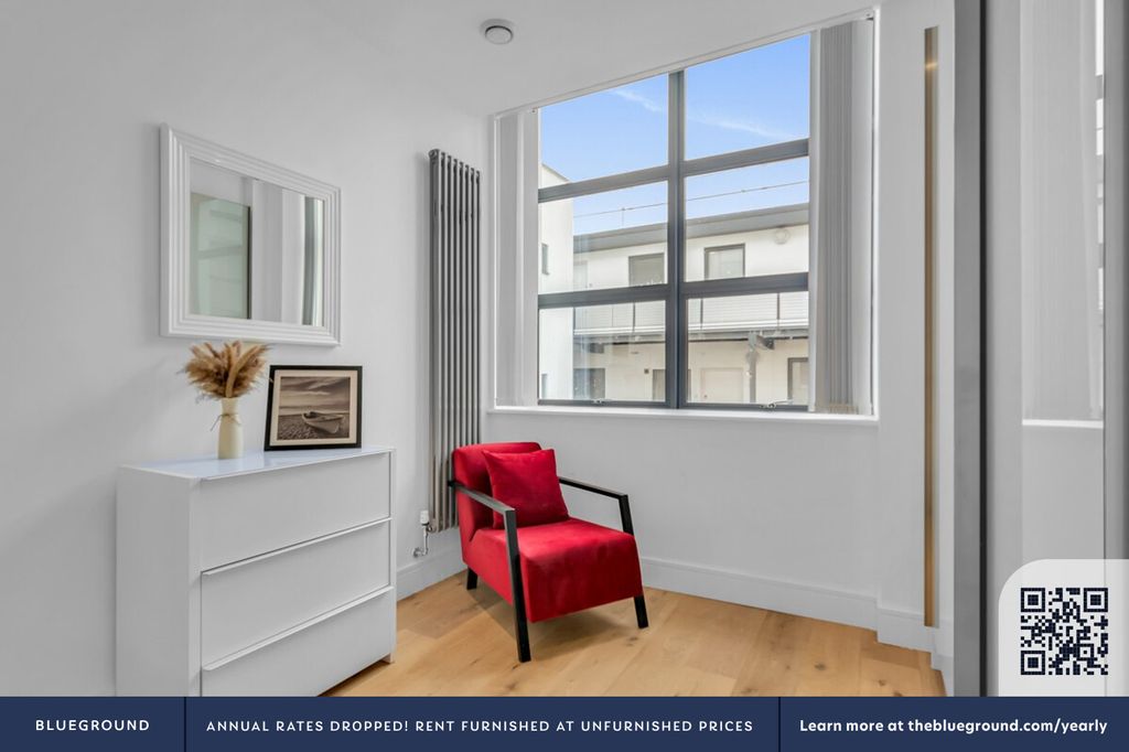 Property photo 3 of 14 Living Room