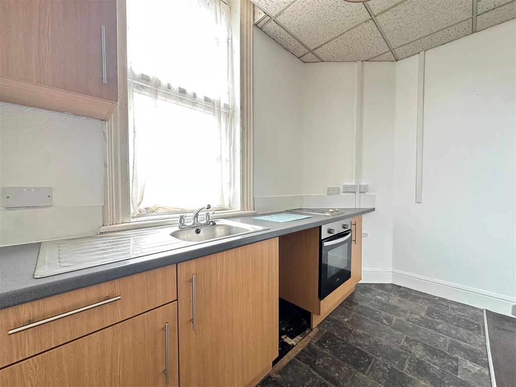 Property photo 3 of 11 Kitchen.Jpg