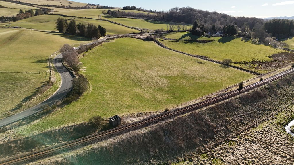 Property photo 1 of 3