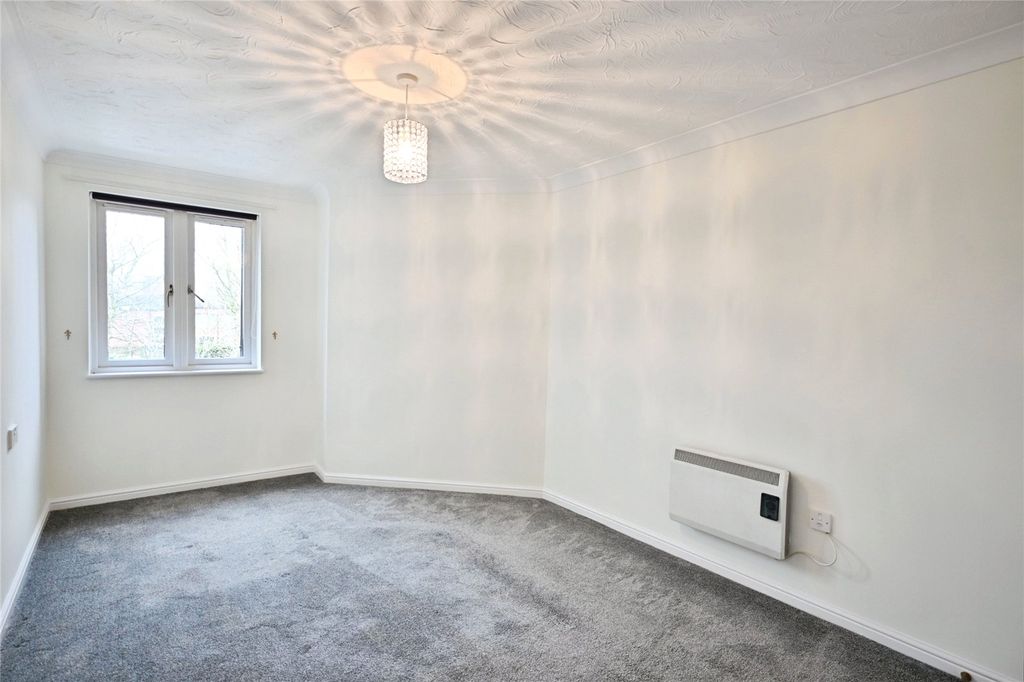 Property photo 3 of 10 Bedroom