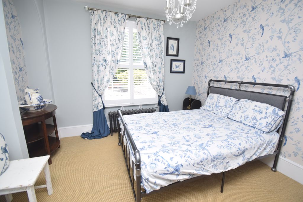Property photo 3 of 15 Bedroom 2 (6)