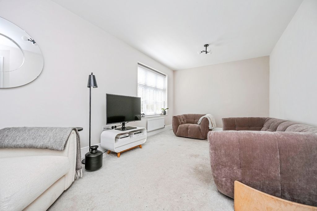 Property photo 2 of 17 Photo