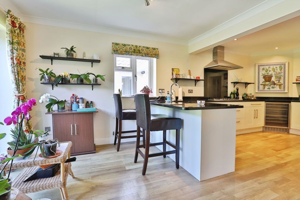 Property photo 3 of 20 Pbox-Img.Jpg