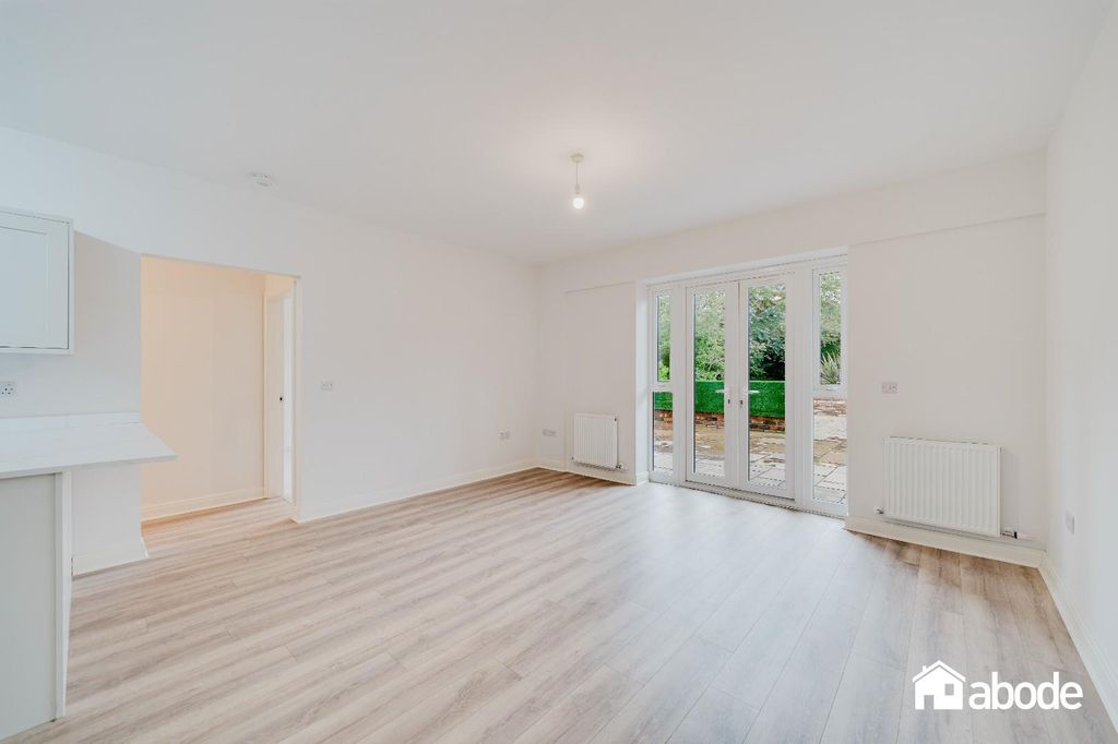 Property photo 3 of 21 630 Liverpool Road, Flat 6-12.Jpg
