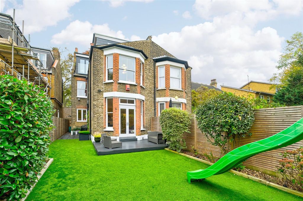 Property photo 2 of 25