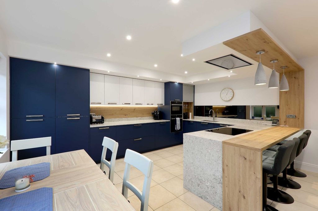 Property photo 3 of 19 Kitchen/Dining