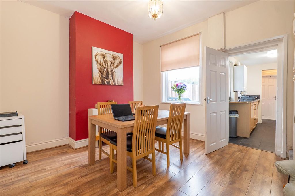 Property photo 3 of 18 Dining Room