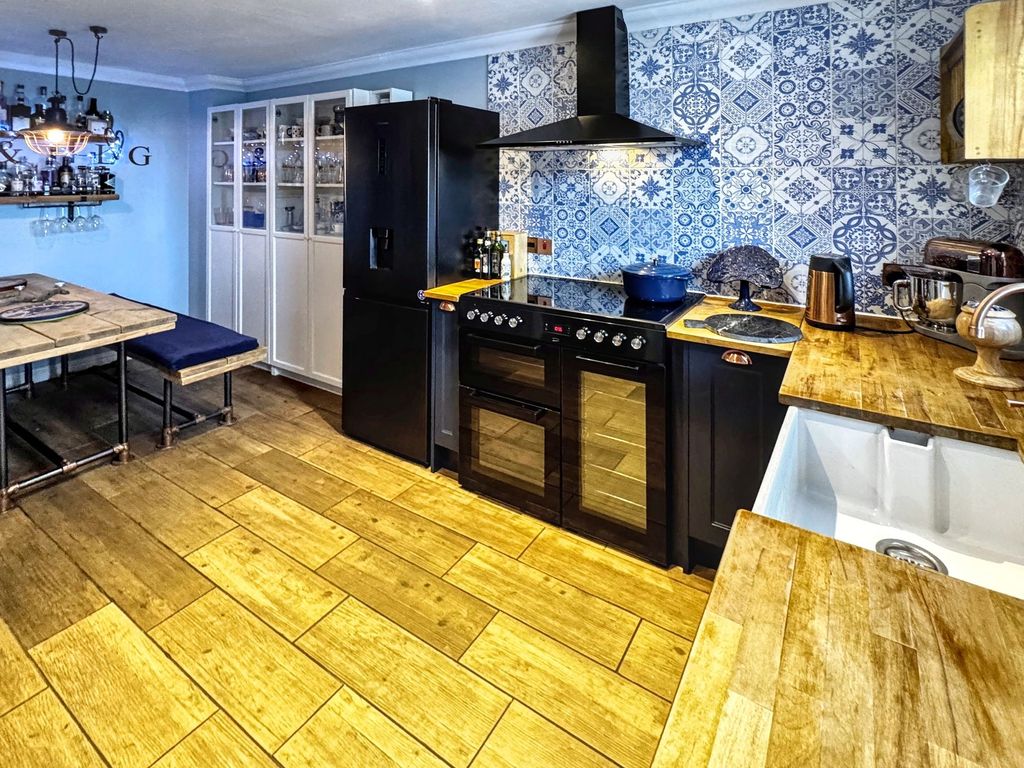 Property photo 3 of 25