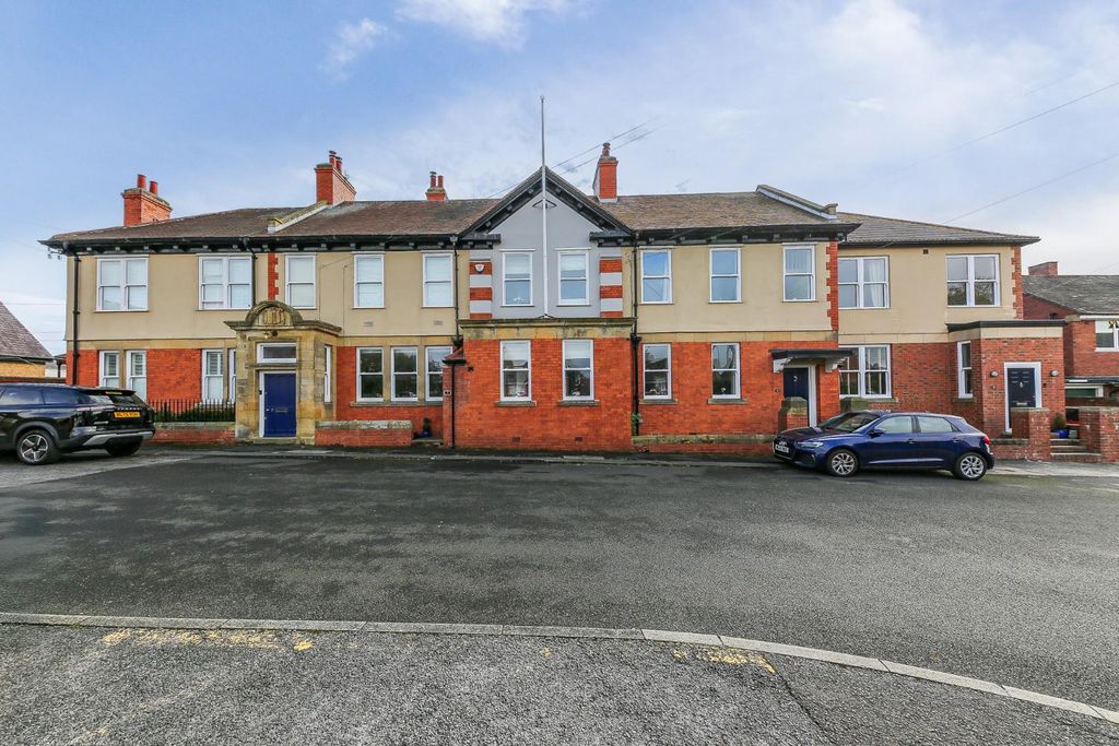 Property photo 1 of 15 External