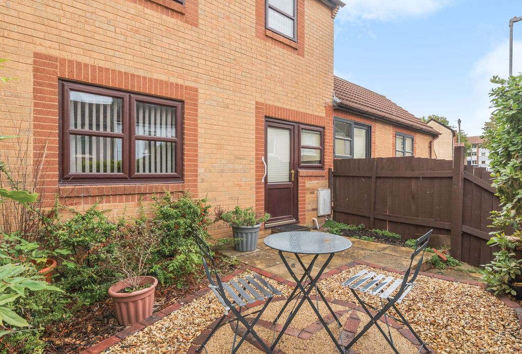 Property photo 1 of 15 1354375-7-68c15ce...