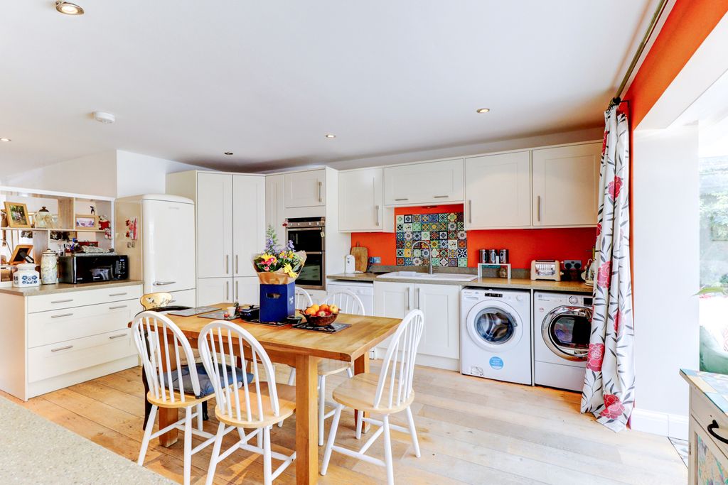 Property photo 3 of 16 Picture No. 21